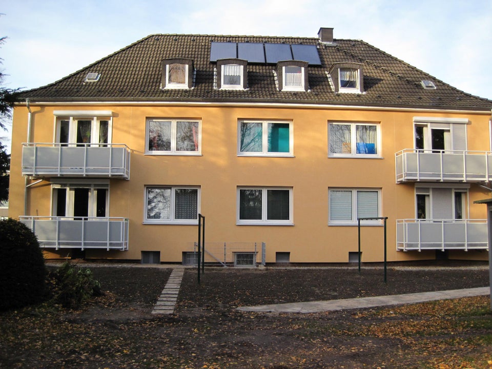 geräumige 3-Zi-Wohnung mit Balkon im Erdgeschoss - Photo 1