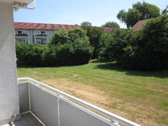 Mein Zuhause: gut geschnittene und renovierte 3-Zimmer-Wohnung mit Balkon und neuen Fenstern - Photo 3
