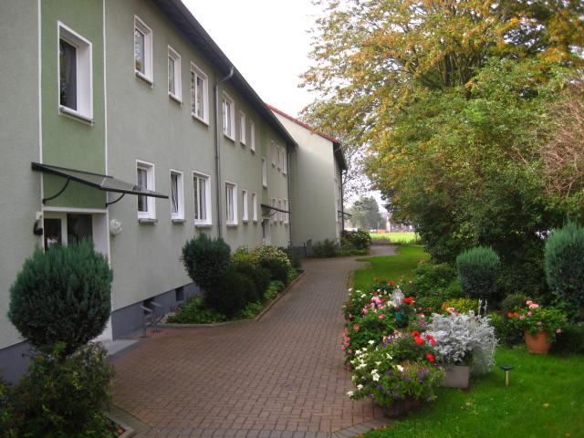 Mein Zuhause: gut geschnittene und renovierte 3-Zimmer-Wohnung mit Balkon und neuen Fenstern - Photo 4