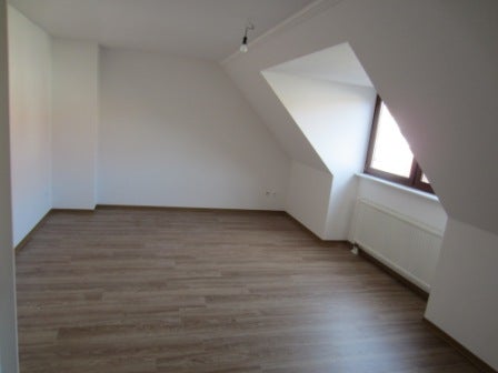 Moderne 4-Zimmer-DG-Wohnung mit 2 Balkonen - Foto 4