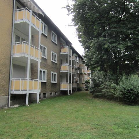 Schöner Wohnen: Teilrenovierte 3-Zimmer-Wohnung mit Balkon - Foto 2