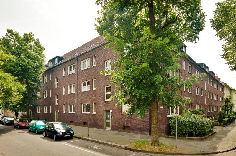**Große 2-Zimmer-Wohnung in modernisierten Haus in Neudorf frei** - Foto 1
