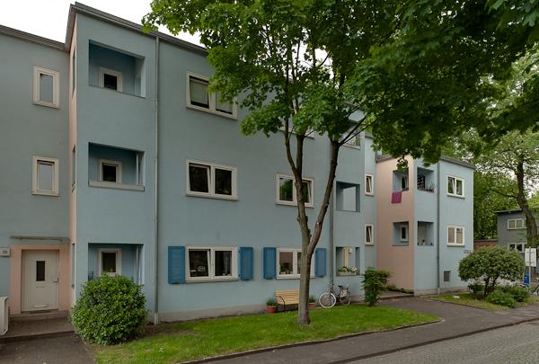 **ruhig + zentral: 2-Zimmer-Wohnung mit Balkon** - Foto 1