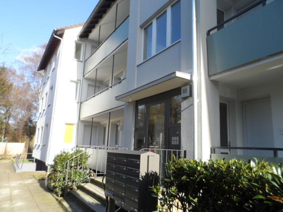 Frisch renoviert! 3-Zimmer Wohnung im Erdgeschoss mit Balkon - Foto 1
