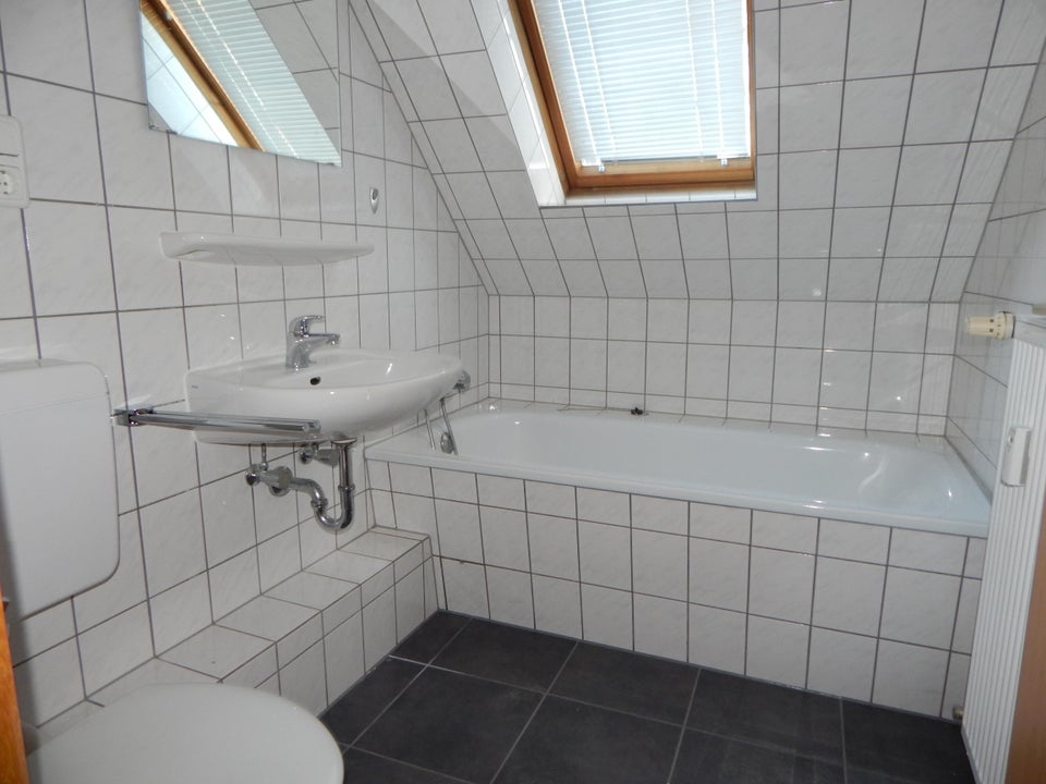 Großzügige 3-Zimmer-Dachgeschosswohnung wartet auf SIE! - Photo 2