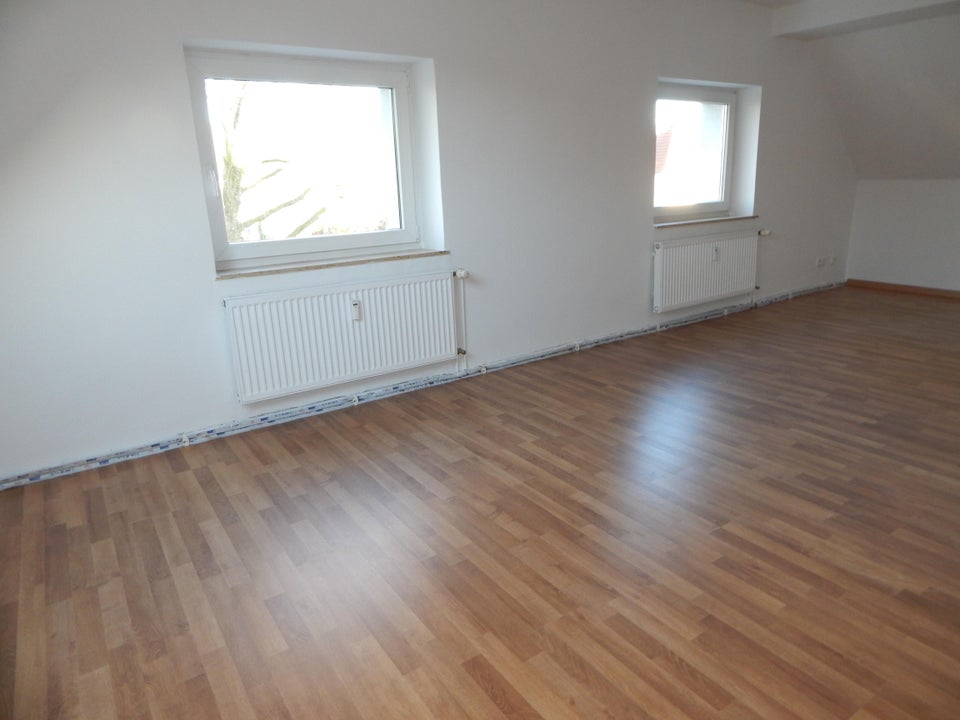 Großzügige 3-Zimmer-Dachgeschosswohnung wartet auf SIE! - Photo 1