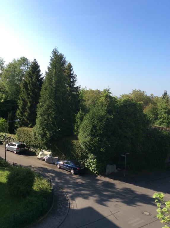 Familien willkommen - Teilsanierte 5-Zimmer-Wohnung mit Balkon - Foto 4