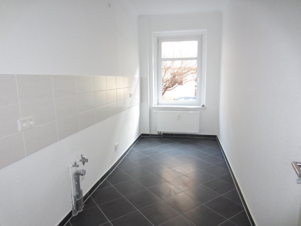 ***Ab sofort - 2 Zimmer - Laminat - Tageslichtbad - Balkon*** - Foto 2
