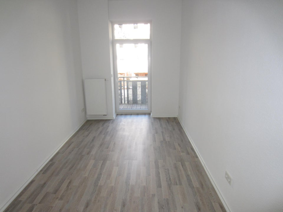 ***Ab sofort - 2 Zimmer - Laminat - Tageslichtbad - Balkon*** - Foto 5