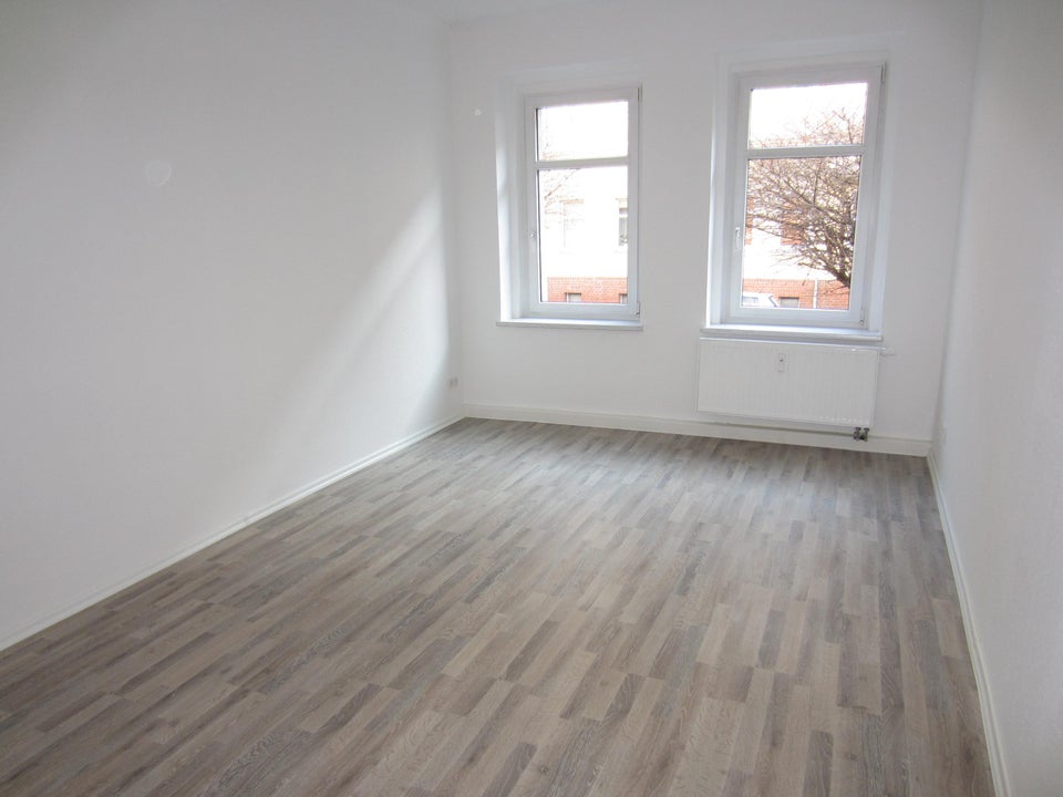 ***Ab sofort - 2 Zimmer - Laminat - Tageslichtbad - Balkon*** - Foto 4