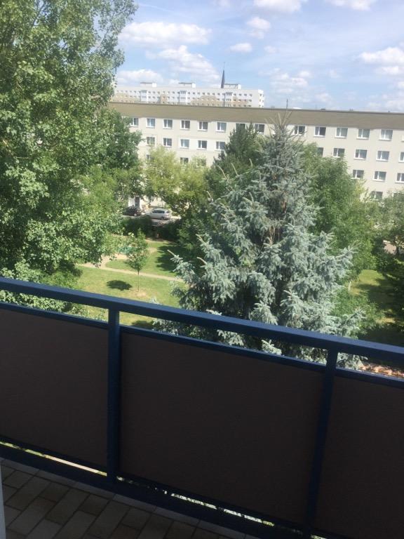 Schöne 3-Raumwohnung mit Balkon und Blick ins Grüne! - Foto 2