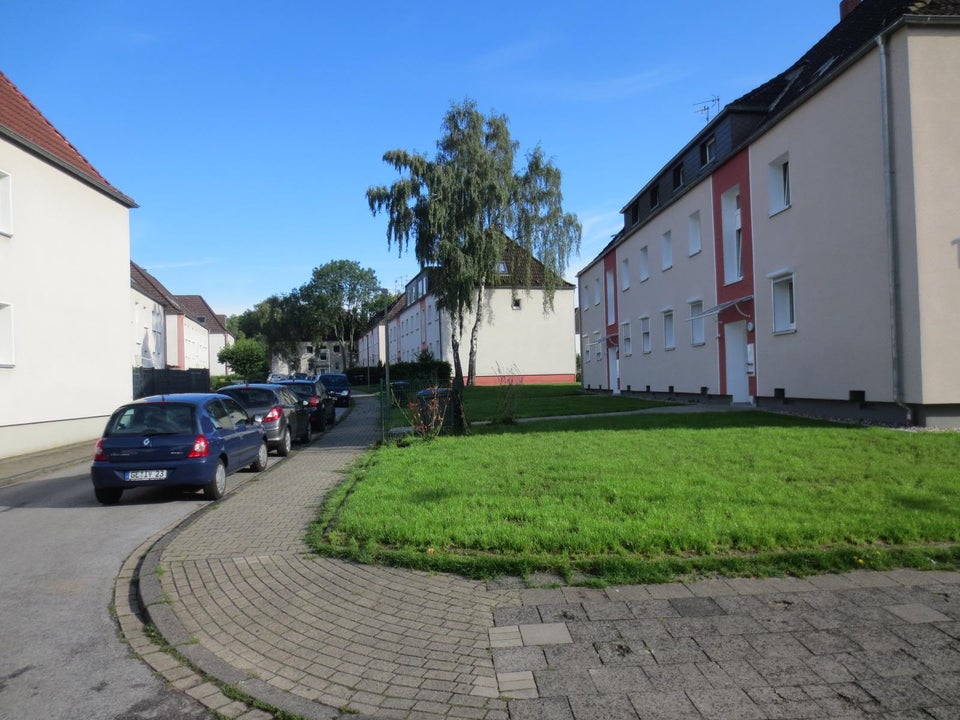 Wohnen im modernisierten Zuhause- günstige 2 Zimmerwohnung - Photo 2