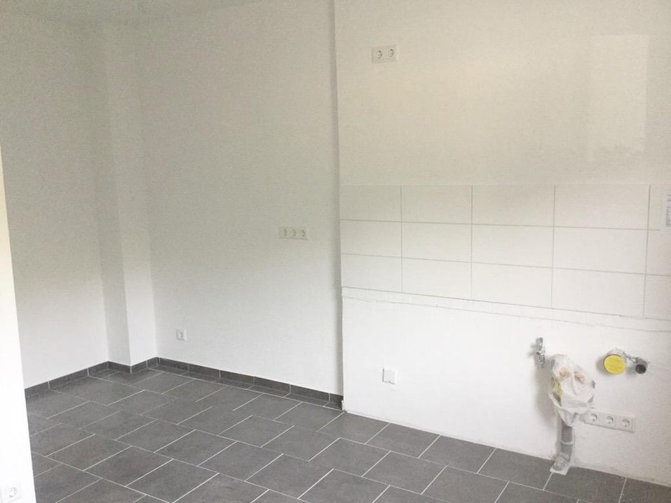 Barrierefreier Zugang! Renoviertes Erdgeschoß mit Balkon - Photo 4