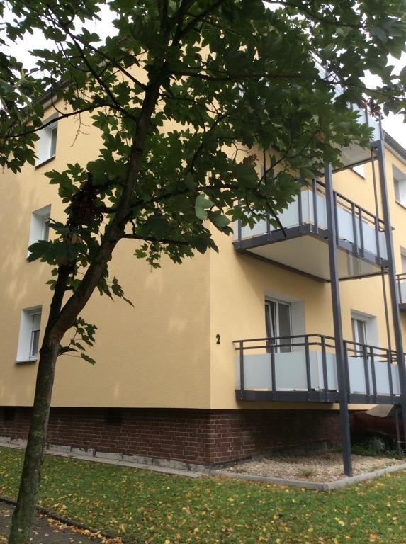Familien willkommen - Teilsanierte 5-Zimmer-Wohnung mit Balkon - Foto 3