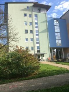 Renovierte 2-Zimmer-Wohnung mit Sonnenbalkon sucht nette Mieter - Photo 3