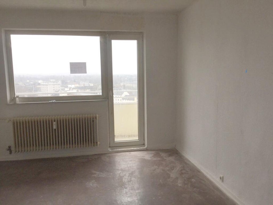 Eigenes , renoviertes , kleines Reich mit Fernblick , direkt am HBF, ab sofort!! - Photo 3