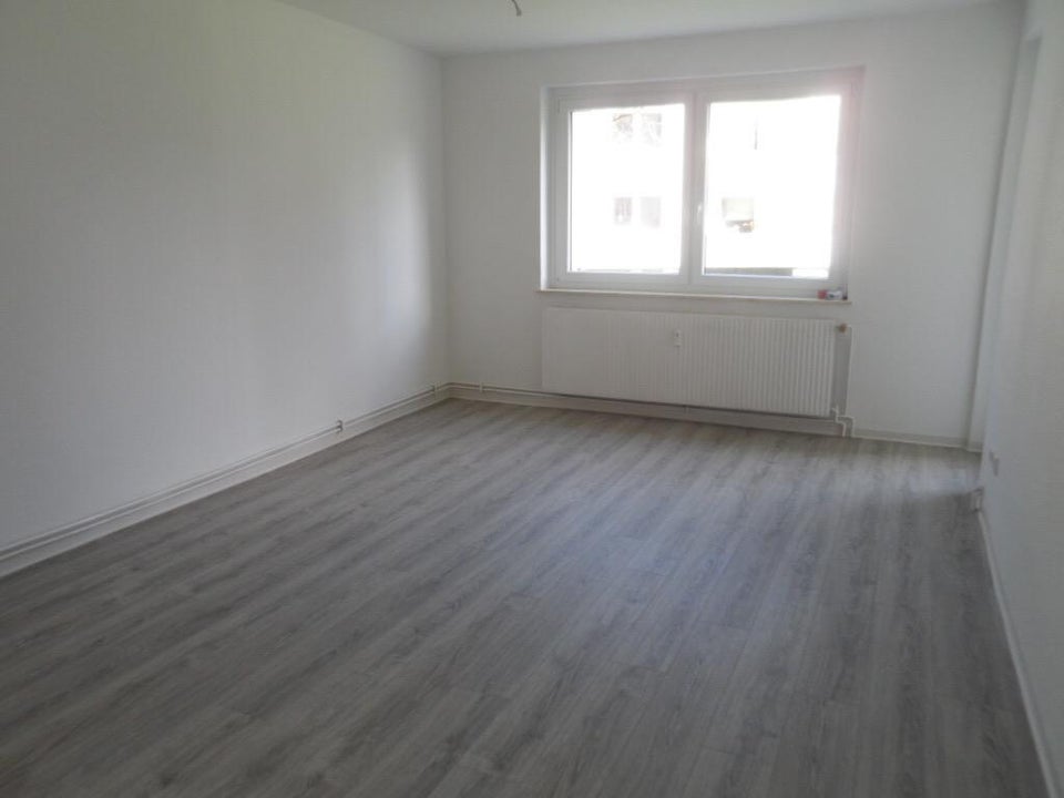 Renovierte 2,5 Zimmer Wohnung in zentraler Lage zu vermieten - Foto 2