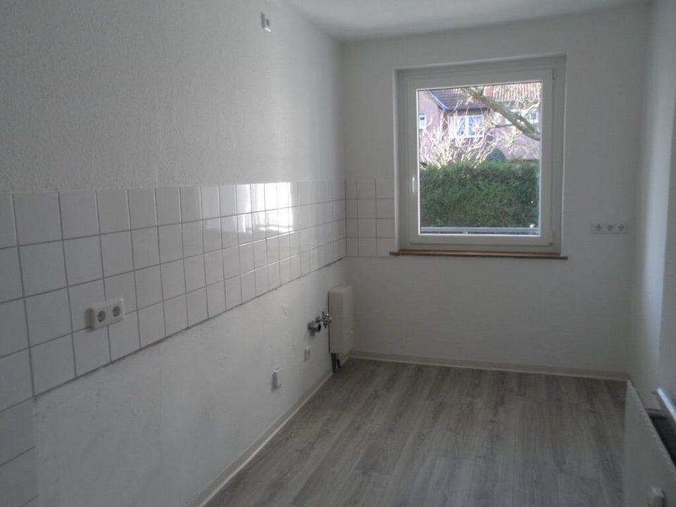 Renovierte 2,5 Zimmer Wohnung in zentraler Lage zu vermieten - Foto 2