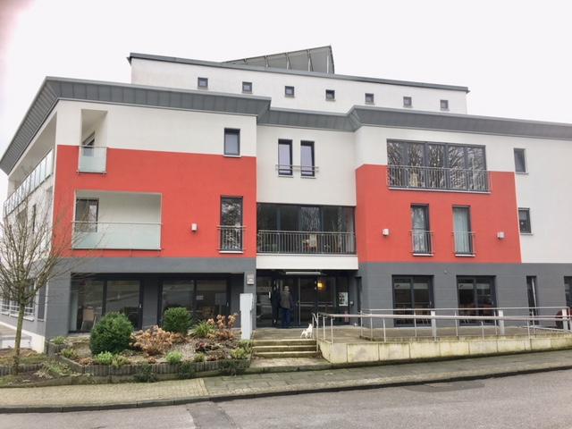 Seniorengerechte Wohngemeinschaft: Frisch renoviertes Einzelzimmer mit eigenem Duschbad - Foto 1