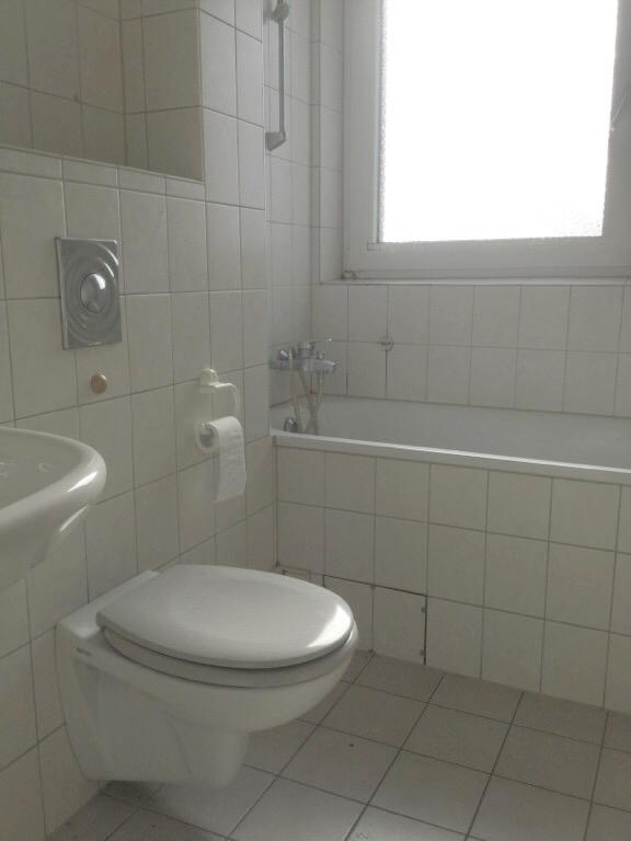 Sonnenhelle und renovierte 3 Zimmer mit Südbalkon - Photo 3