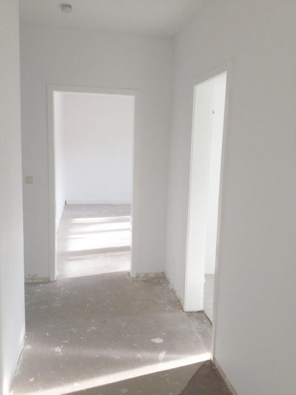 Sonnenhelle und renovierte 3 Zimmer mit Südbalkon - Photo 4