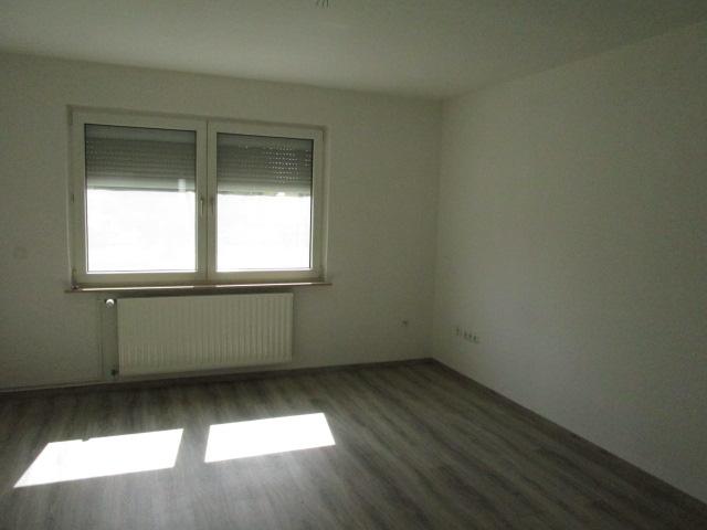 Renovierte 3-Zimmer-Wohnung im EG mit Dusche! (Hinweis: kein Balkon) - Foto 3