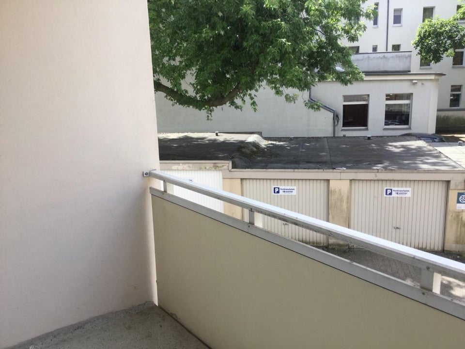 Auto? Unnötig! Großzügiges, helles Appartment mit Balkon in der Innenstadt - Photo 2