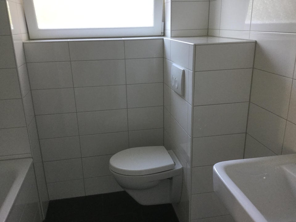 renovierte 3,5-Zimmer-Wohnung mit Einbauküche und neuen Fenster - Foto 3