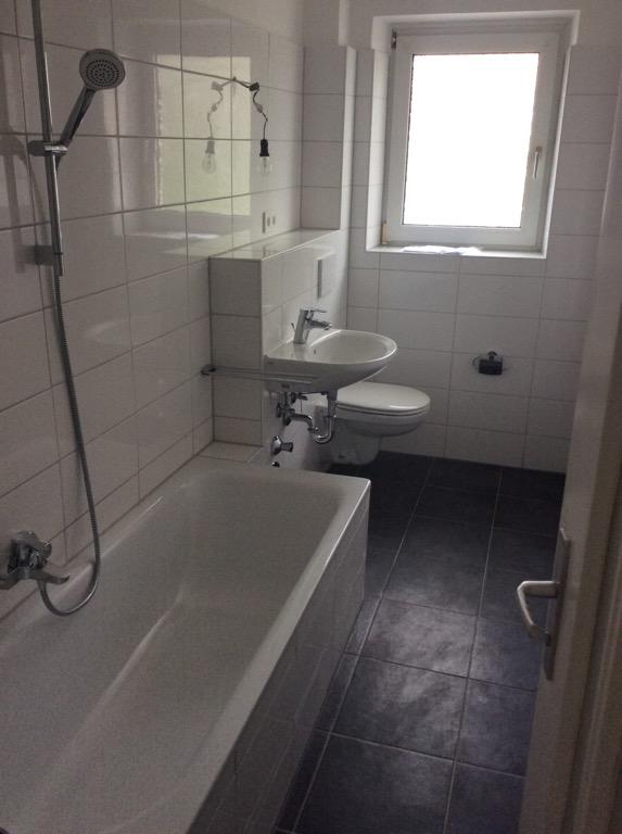 Ab sofort: 3-Zimmerwohnung mit EBK und Balkon im 2. OG - Photo 3