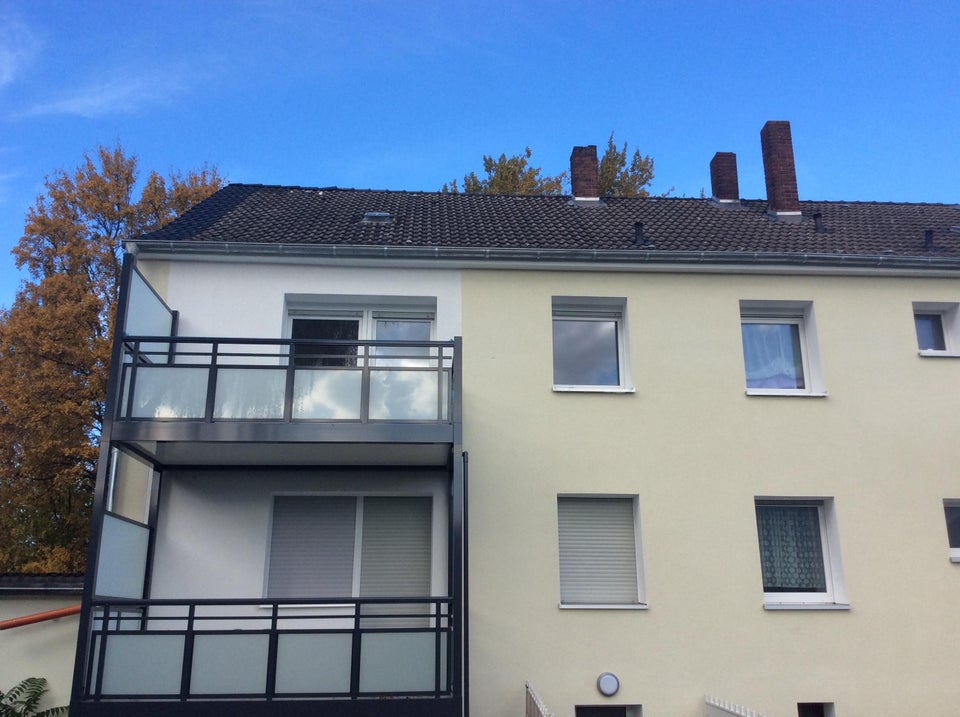 Wohnglück - günstige 2,5-Zimmer-Wohnung im Erdgeschoß mit Balkon - Photo 4