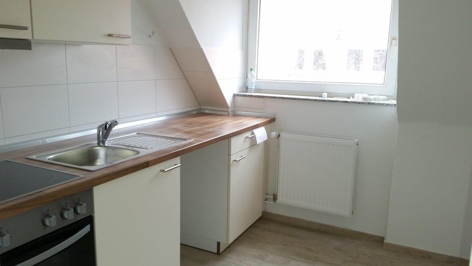 Über den Dächern von Lübeck: renovierte 3 Zimmer-Dachgeschoss-Wohnung, sofort anmietbar! - Photo 1