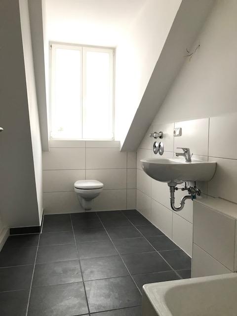 Einziehen und Wohlfühlen! Schicke, sanierte 1-Zimmer-Wohnung mit hervorragender Verkehrsanbindung - Photo 1