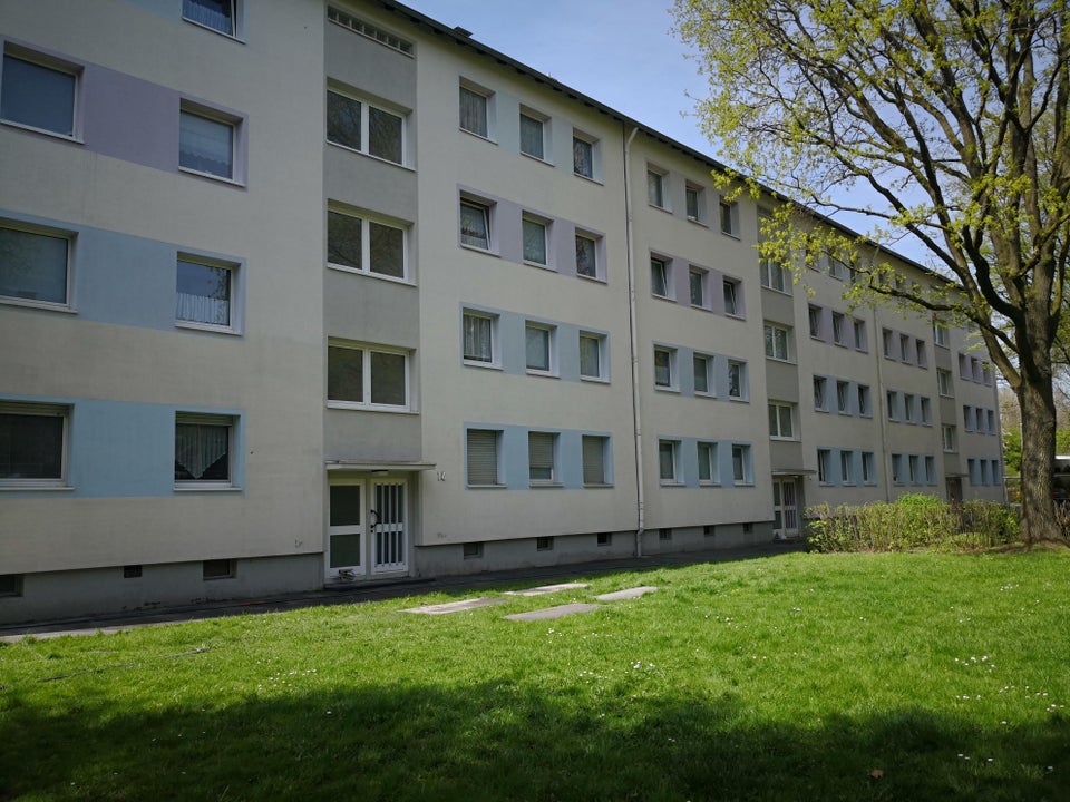 Bei Einzug bezugsfertige 4-Zimmer-Wohnung mit Balkon... - Foto 5