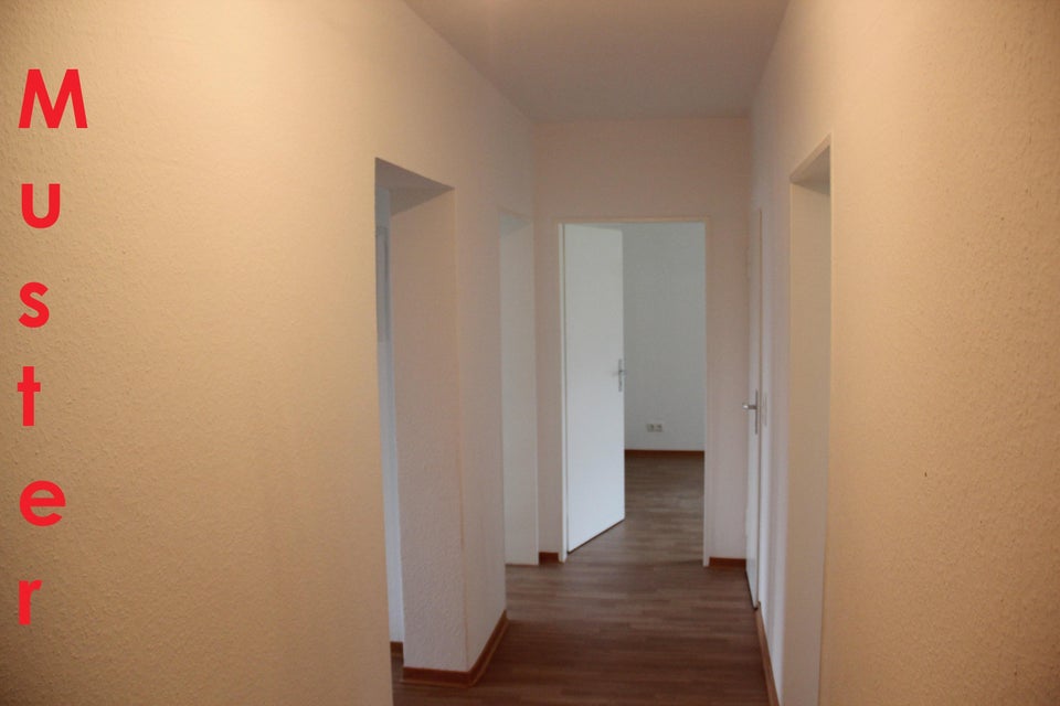 **Sonnige Aussichten für die ganze Familie - renoviert mit moderner Einbauküche!** - Photo 1