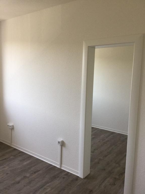 Kleine gemütliche 4 Raum Wohnung, Haus mit Aufzug, Nachmieter gesucht! - Foto 3