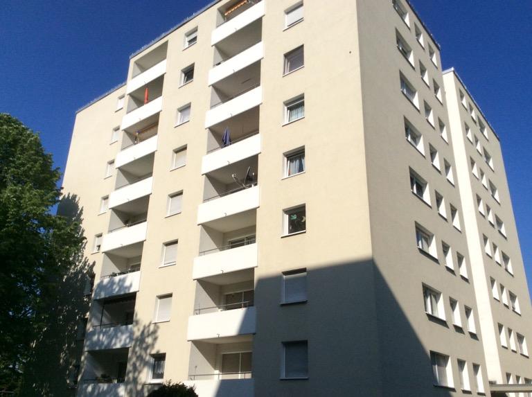 2-Zimmer-Wohnung mit Balkon, Renovierung Böden, Decken, Wände erfolgt mieterseits - Photo 2