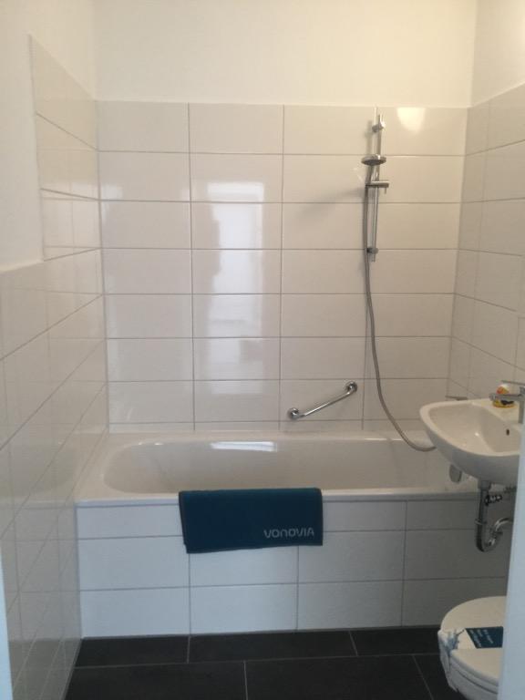 Gemütliche 3-Raumwohnung mit offener Küche und Balkon! - Foto 2