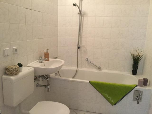 Schöne 2 Zimmer Wohnung mit Balkon! - Foto 2