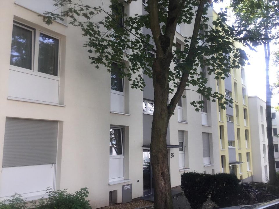 Familienangelegenheit:renovierte 3 Zimmer-Wohnung mit Balkon - Photo 1