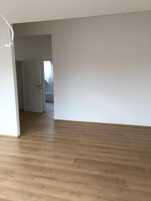 Schicke Dachgeschosswohnung mit Küche - Foto 4