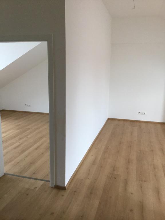 Schicke Dachgeschosswohnung mit Küche - Foto 3