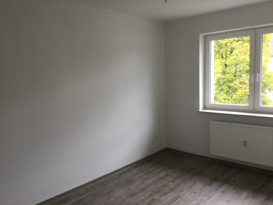 2-Zimmer-Wohnung im EG mit Tageslichtbad und Garten - Foto 1