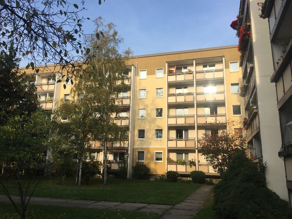 Auf gute Nachbarschaft: 3-Raumwohnung mit Balkon sucht Nachmieter! - Foto 2