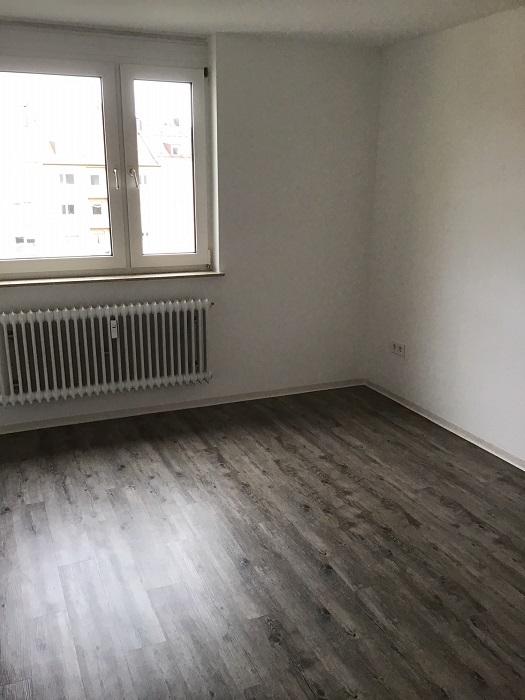 Renovierte, gemütliche 2-Zimmer-Wohnung mit Balkon ab sofort frei - Foto 2