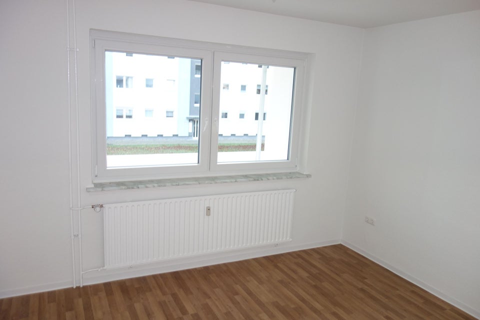 Gelegenheit: individuelle 3,5-Zimmer-Wohnung mit Einbauküche und Balkon - Photo 1