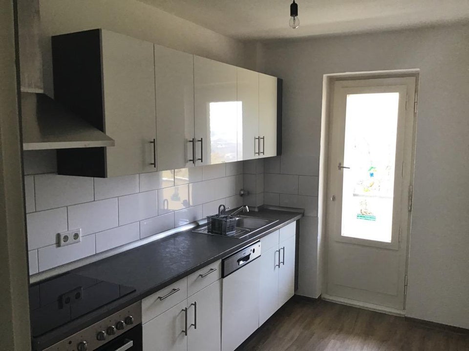 Bezugsfertige 3-Zimmer-Wohnung mit Einbauküche in Iserlohn-Löbbeckenkopf! - Foto 1