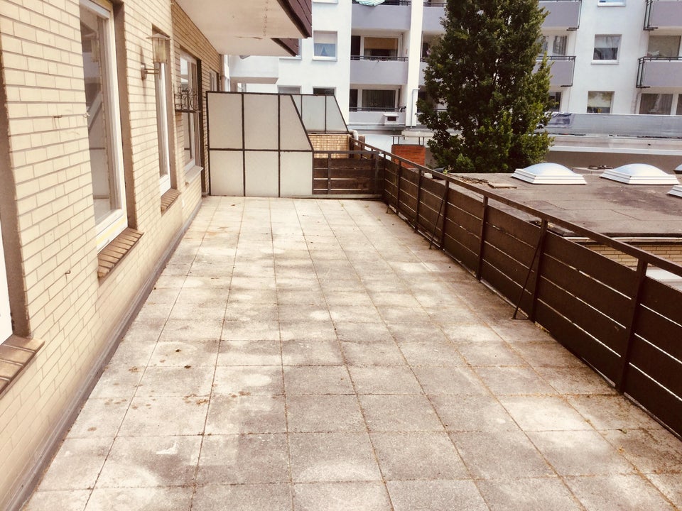 Wohnung mit riesiger Terrasse mitten in der Stadt - Foto 2