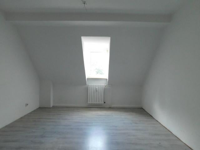 Neue Wohnung, neues Glück! Interessante 2-Zi.-Wohnung mit Ausblick - Foto 3