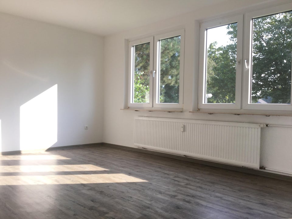 Geräumige Erdgeschosswohnung mit Einbauküche zu vermieten. - Foto 4