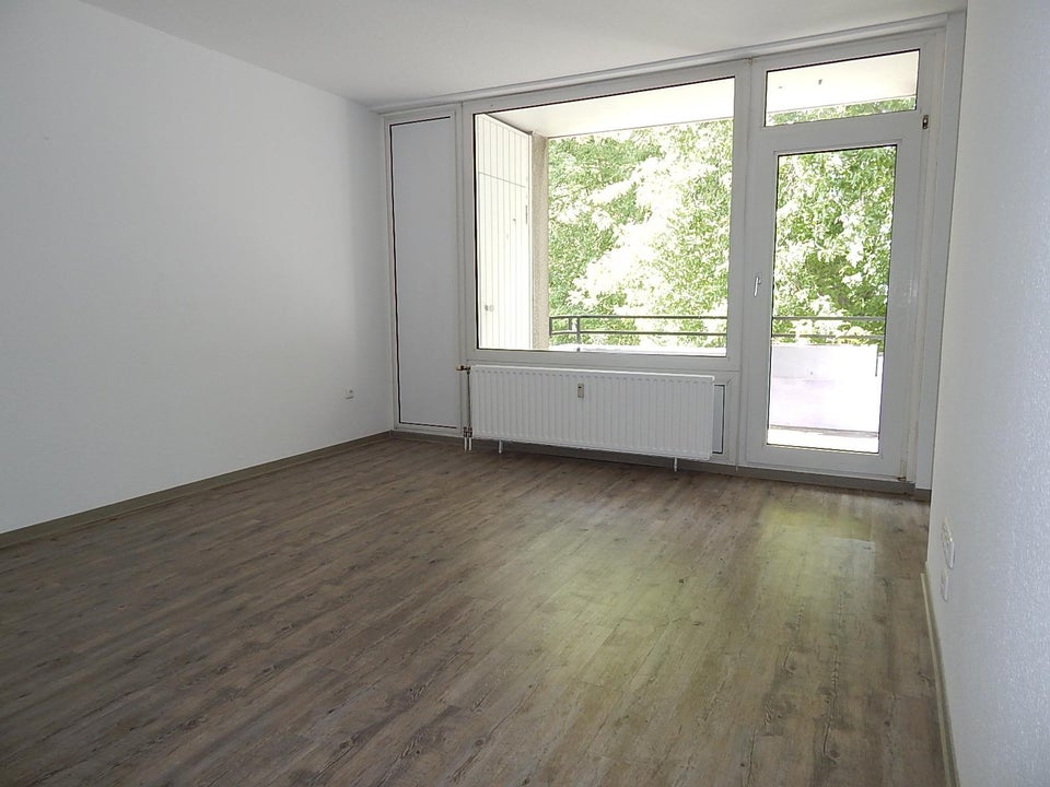 Stop! Renovierte 2-Zimmer-Wohnung mit Balkon - Foto 3